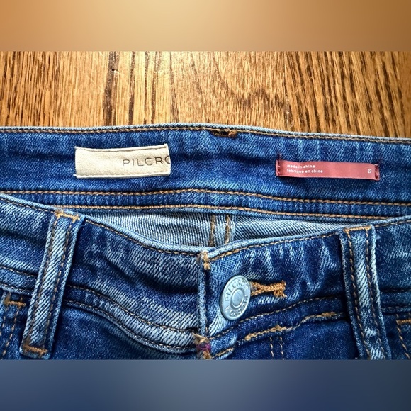 Pilcro Slim Boyfriend Crop Distressed Mid-Rise Med Wash Jeans
Size 27 - Picture 6 of 13